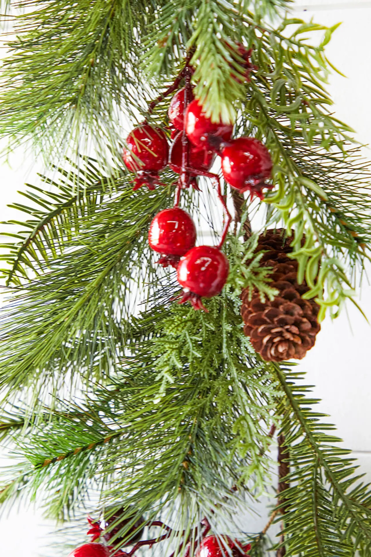 Outlet 5' Berry Pine With Cones Garland Christmas Garlands