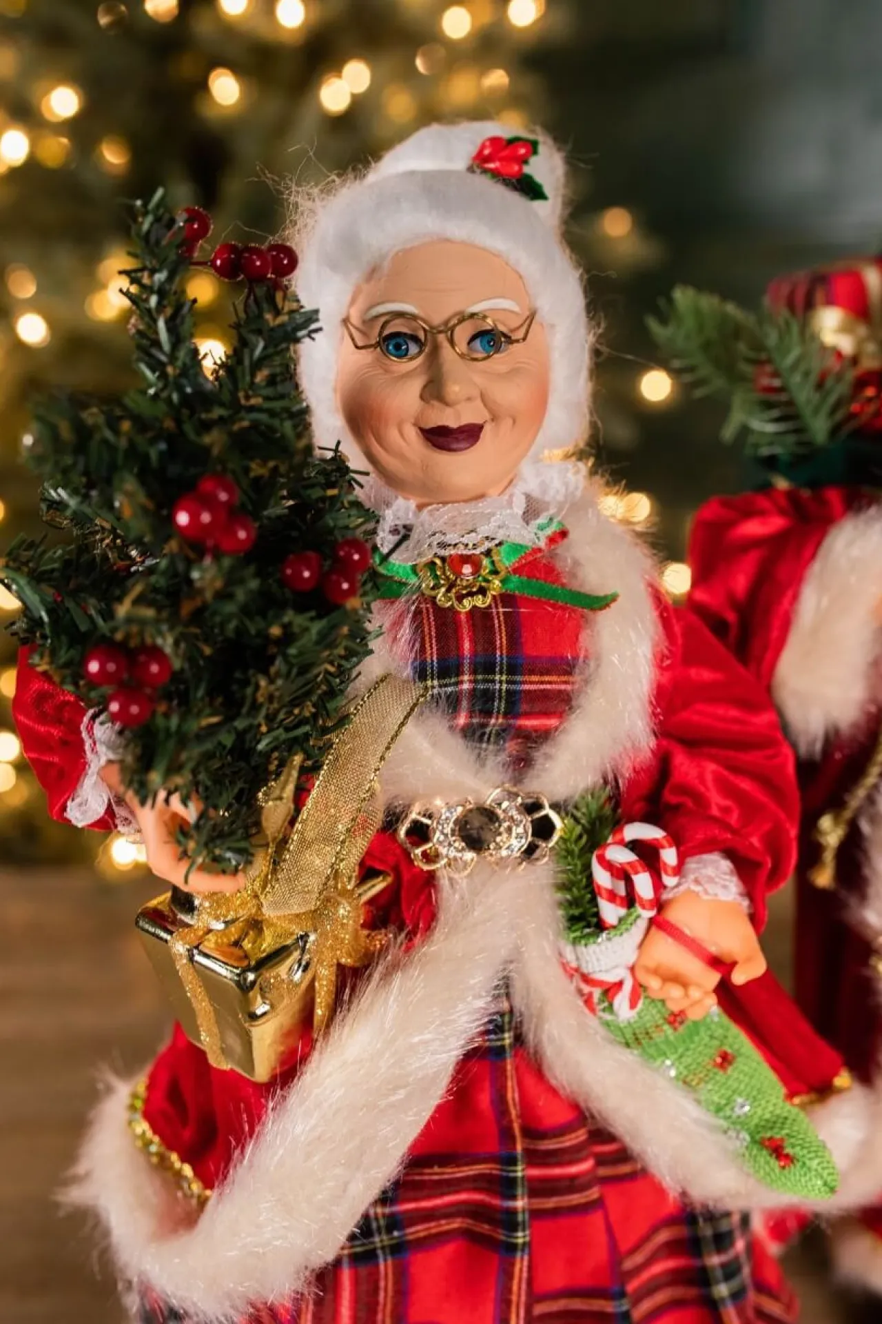 Clearance 18” Buffalo Plaid Santa And Mrs. Claus Figurine Set Christmas Accents