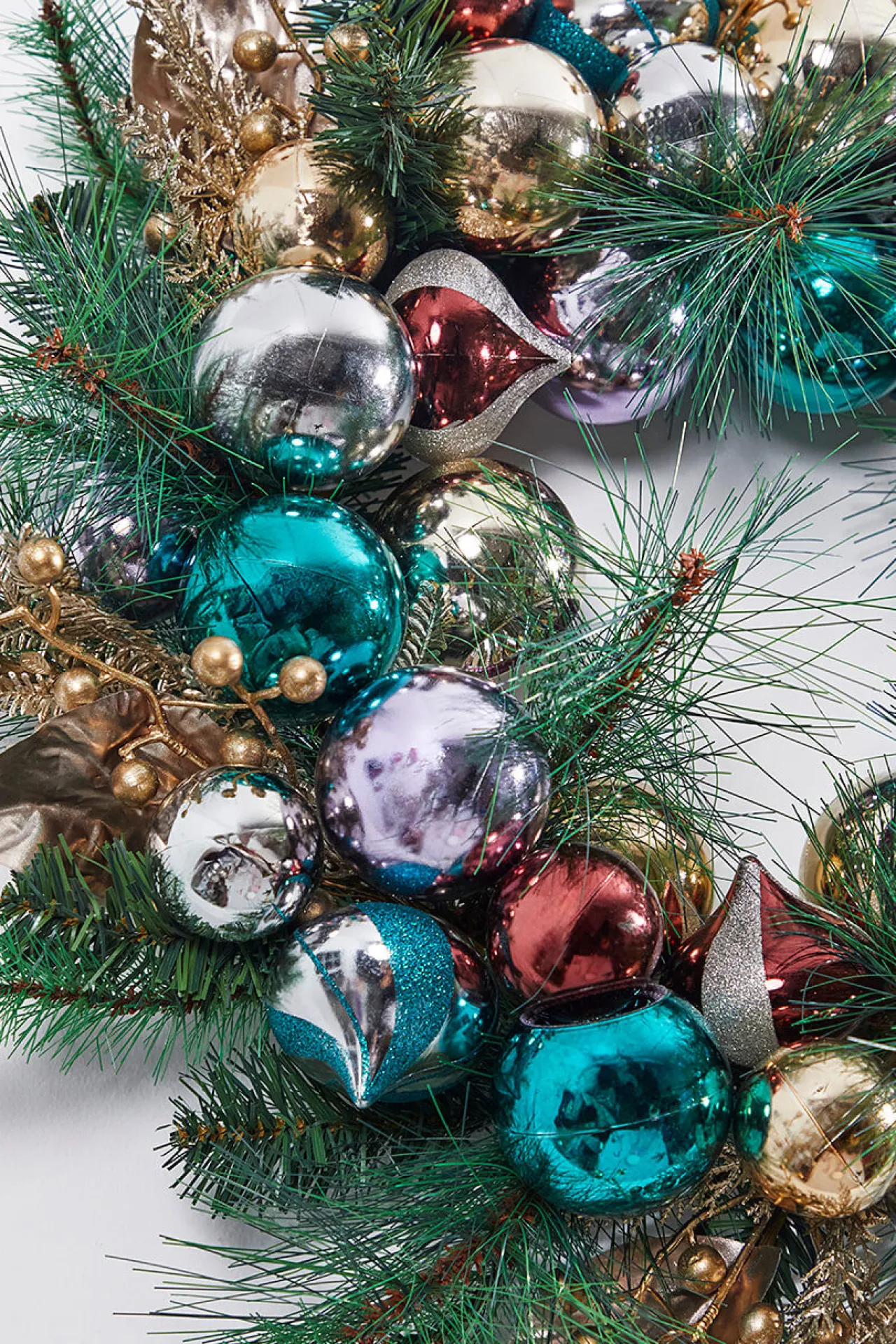 Hot 24" Elegant Mixed Wreath Christmas Wreaths