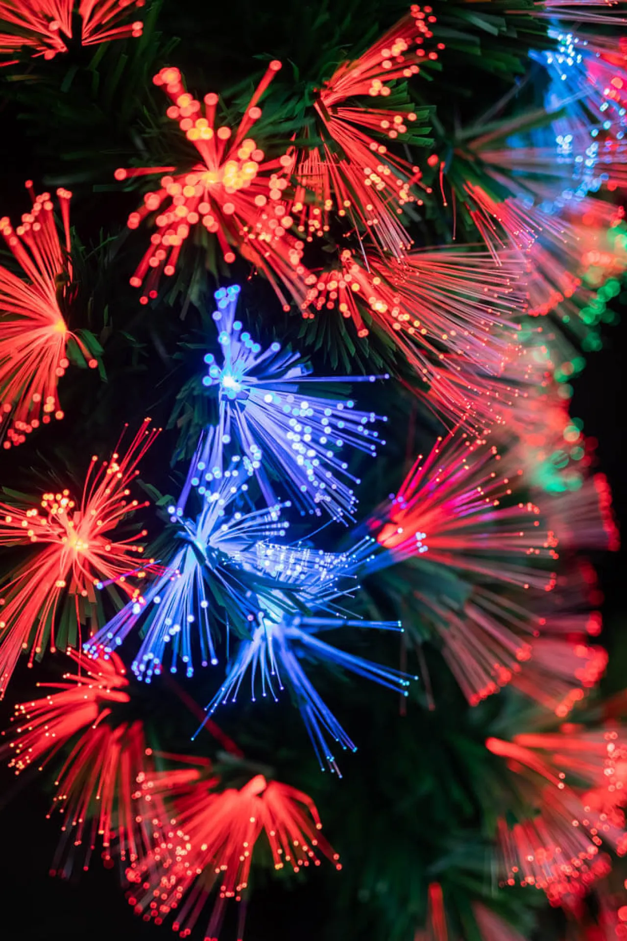 Cheap 24" Fiber Optic Wreath - Multicolor Christmas Wreaths