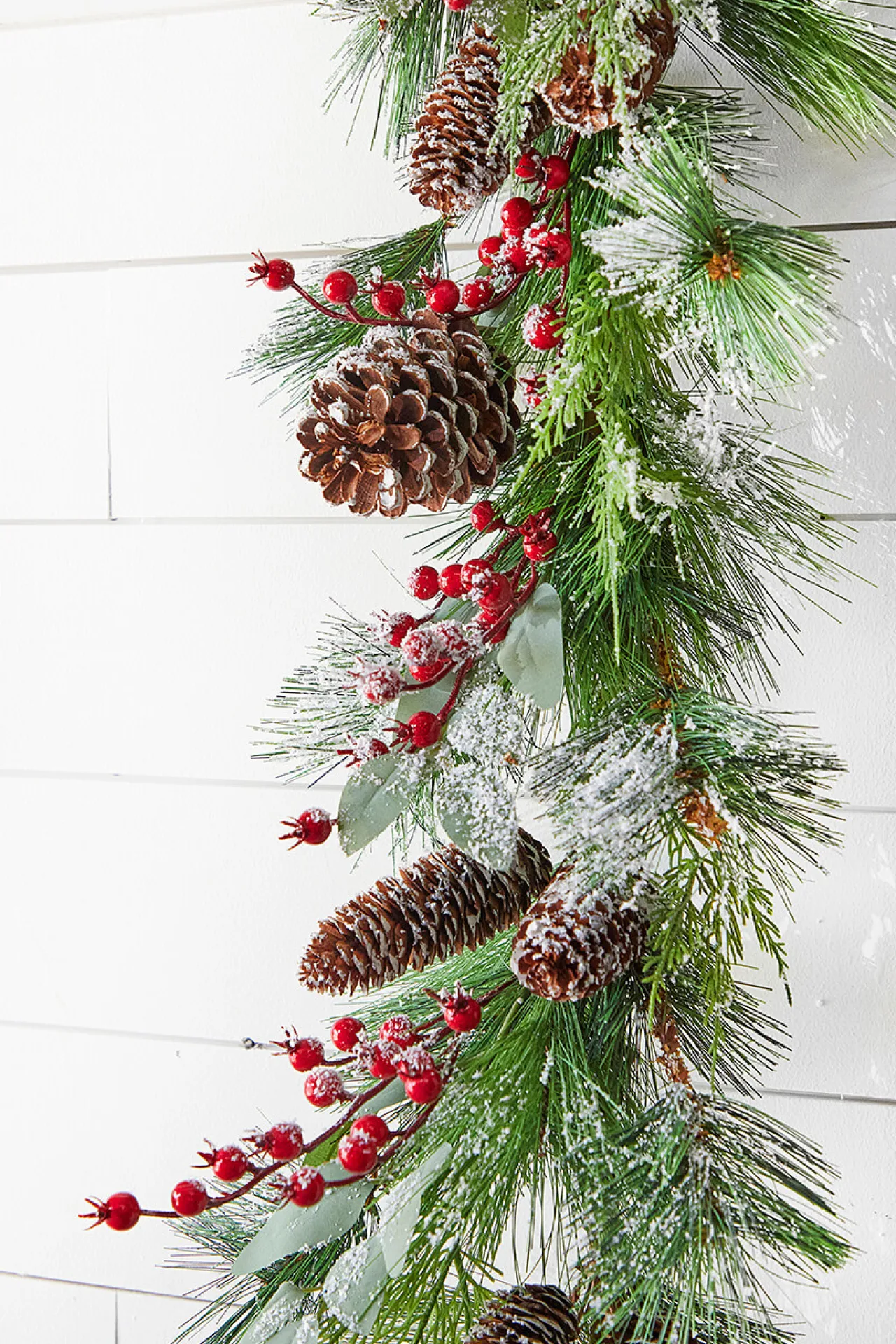 Store 5' Frost Pine Berry Garland Christmas Garlands