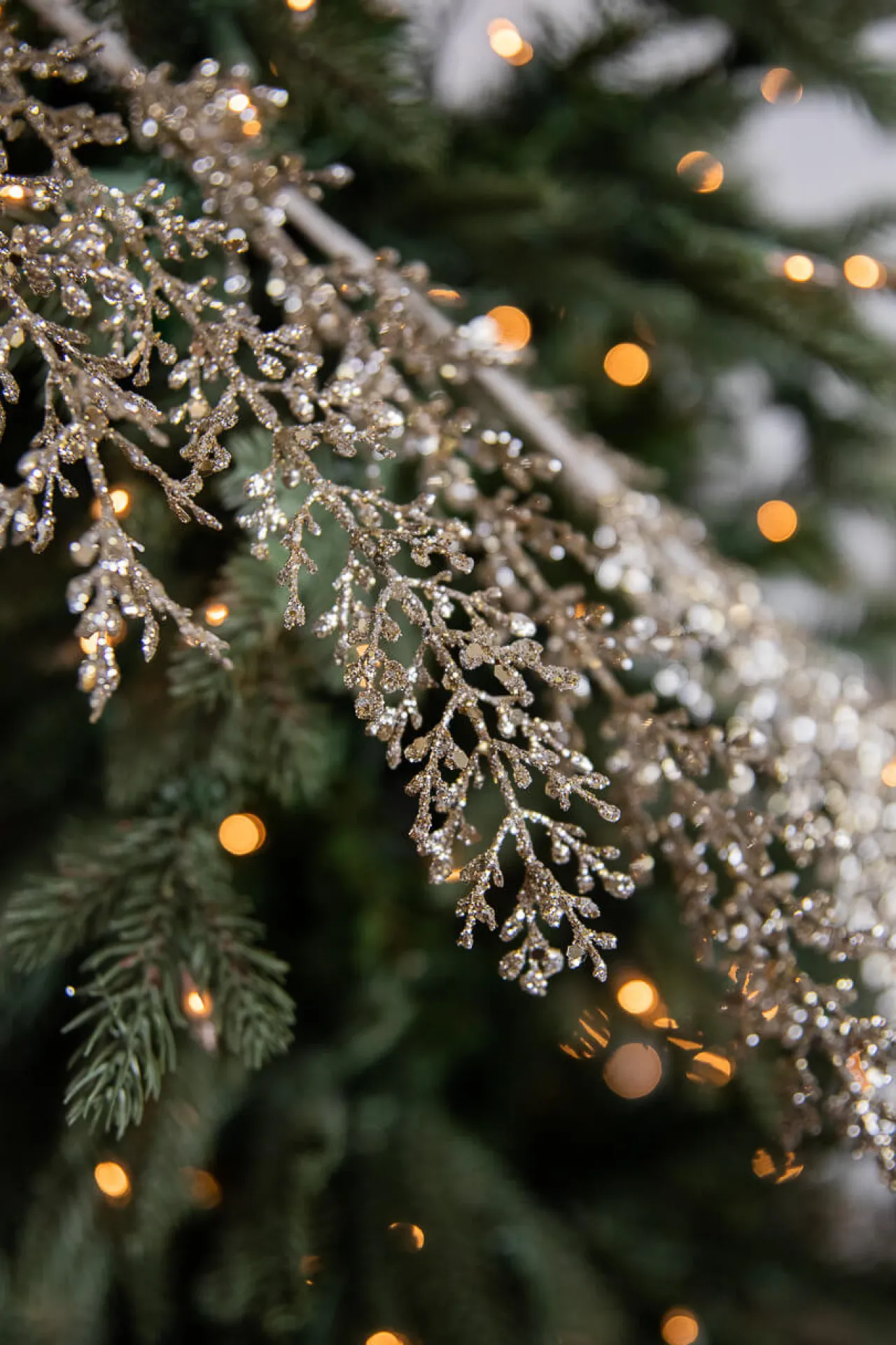 Outlet 48" Glitter/Sequin Artemisia Garland Christmas Garlands