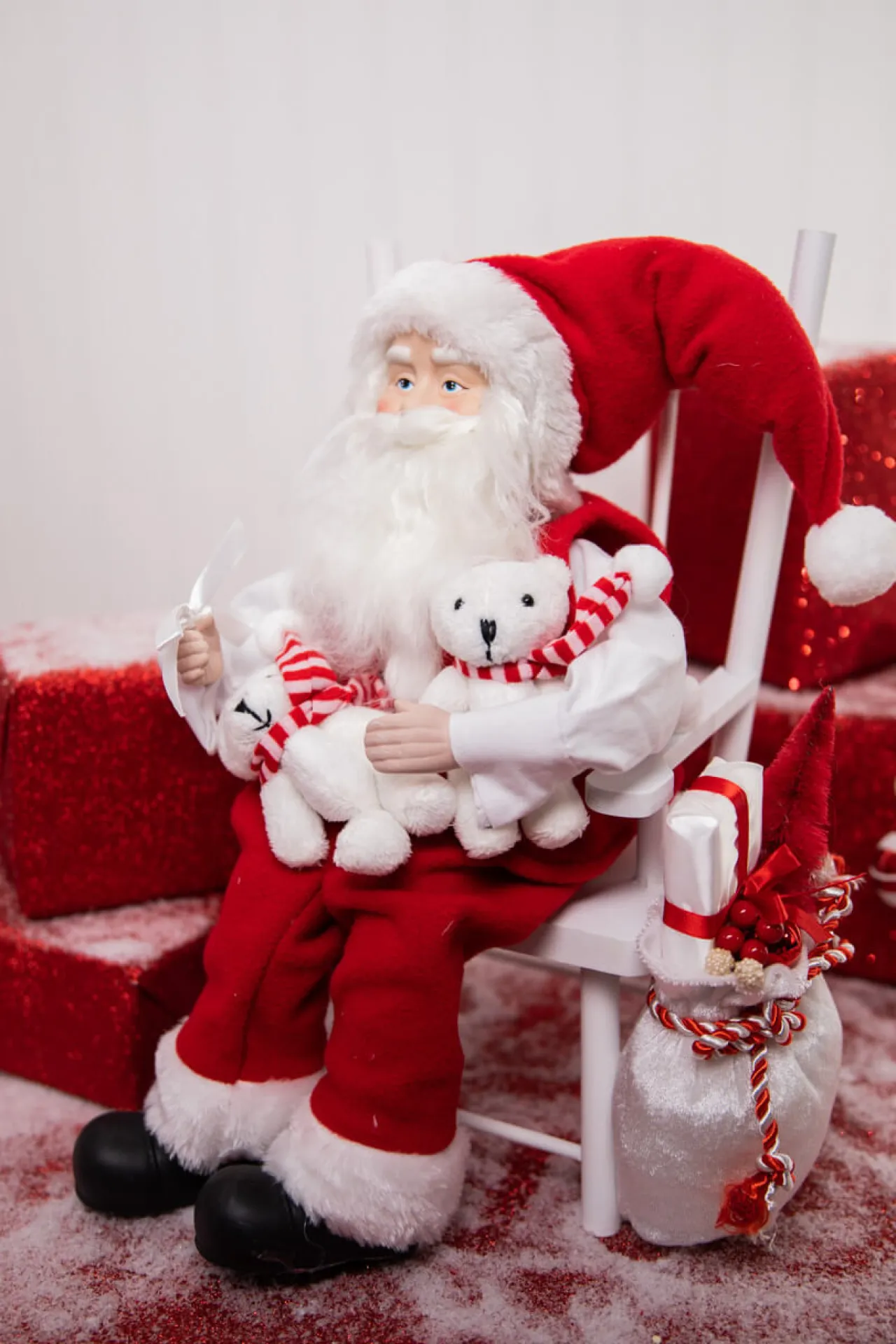 Hot 14” Santa In Chair With Bears Christmas Accents