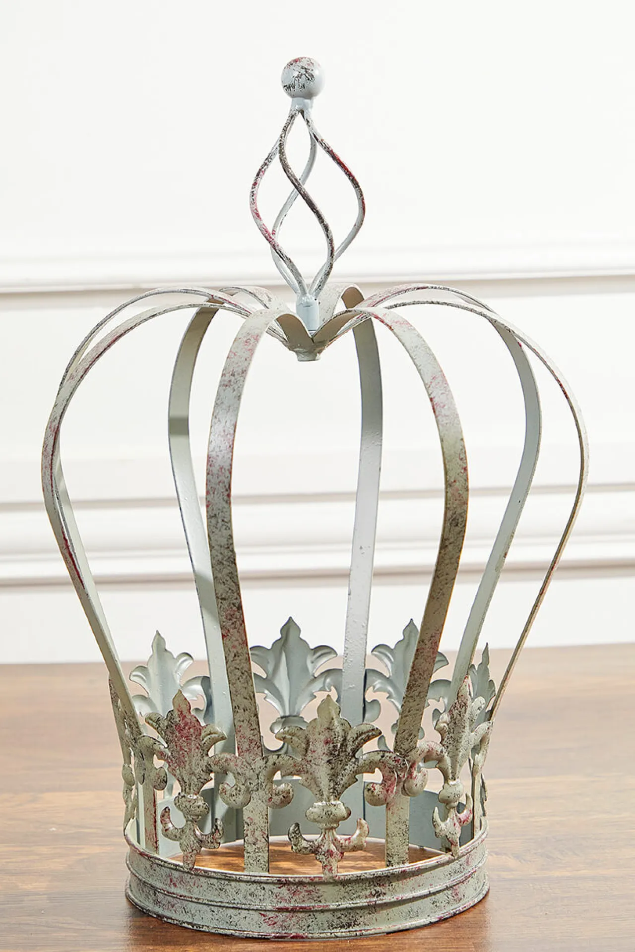 Store 16" Spiral Top Crown Christmas Accents