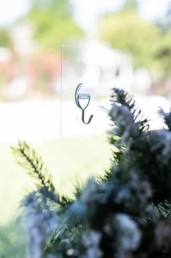 New Magic Self Adhesive Wreath Hanger- Set Of 4 Clips & Stakes|Outdoor Lighting
